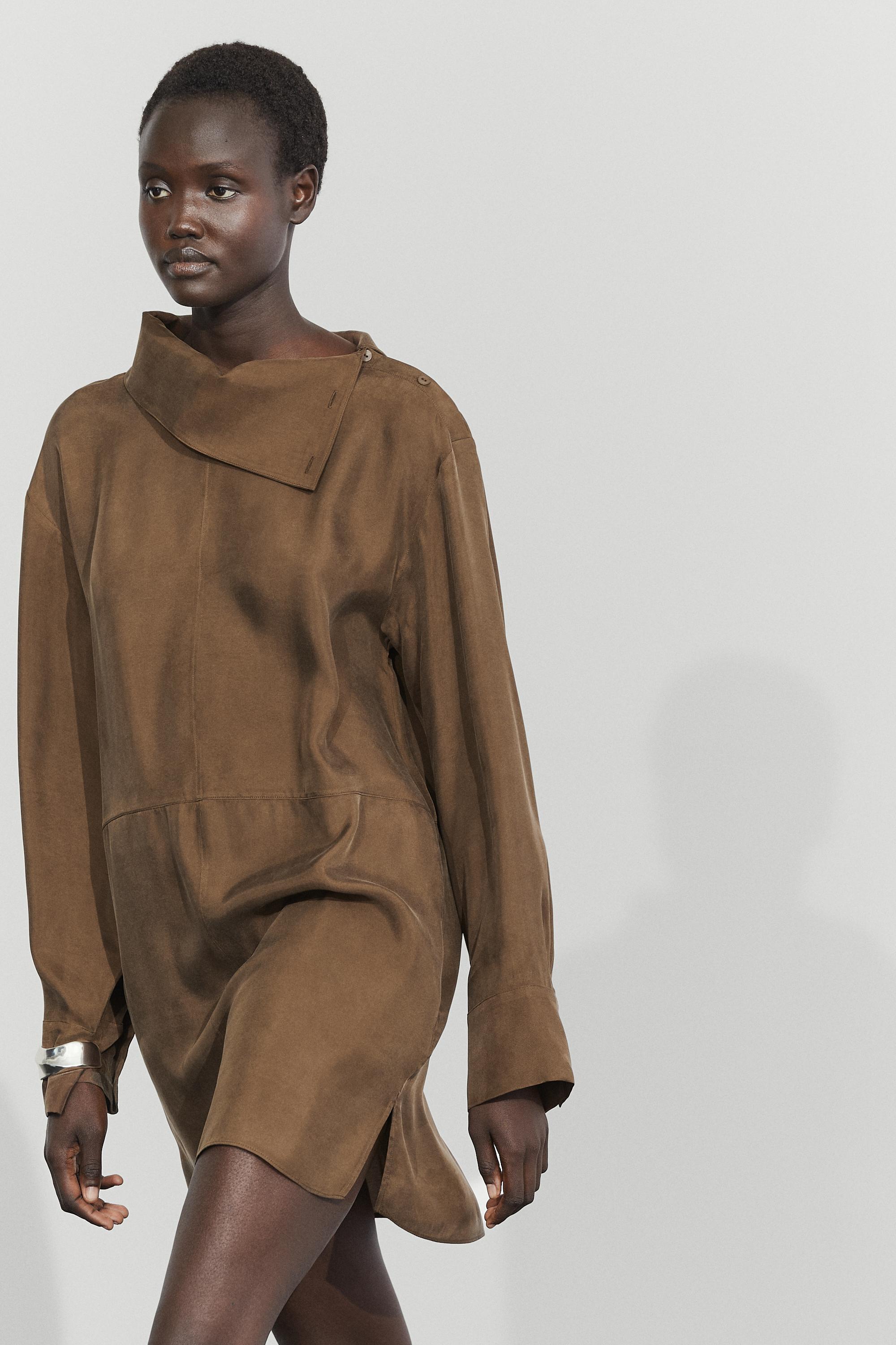 Flowing short dress with asymmetric neck Brown