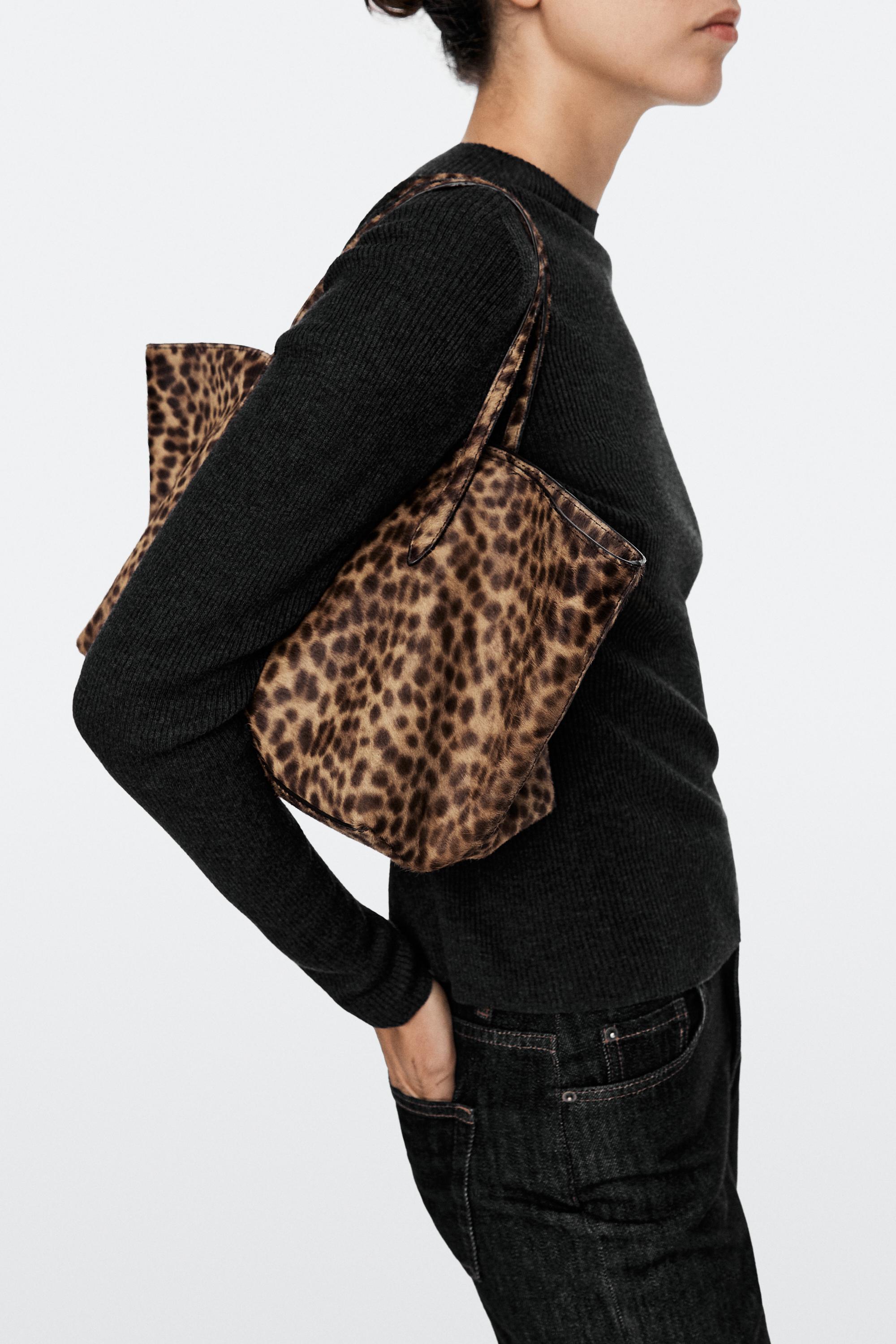 Medium leather tote bag with fur Ecru