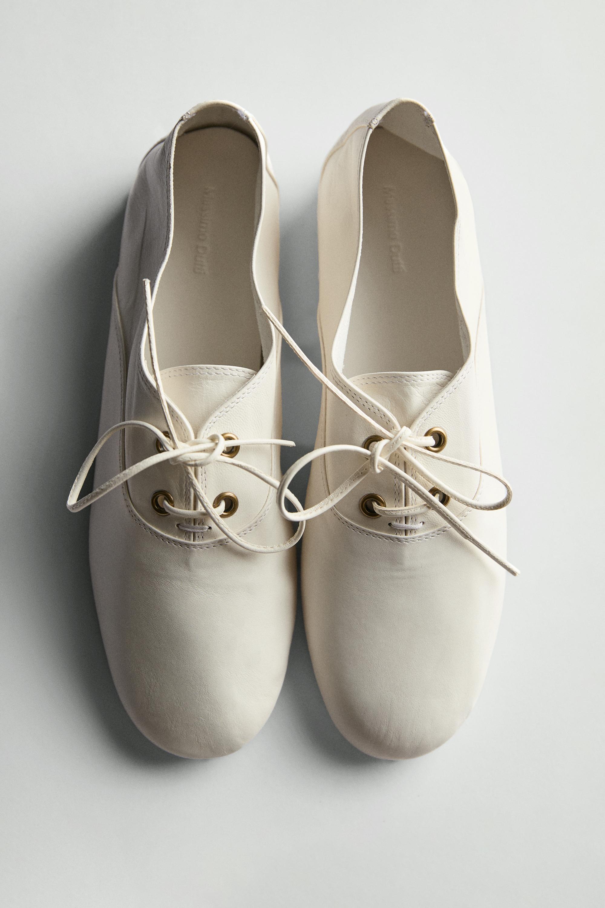 Soft leather lace-up shoes White