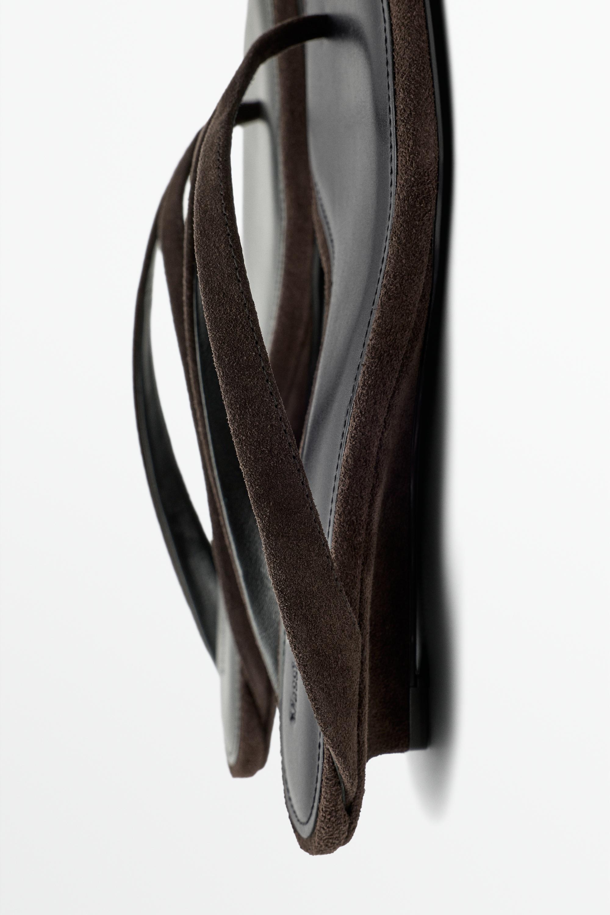 Mid-heel split suede leather toe sandal Brown
